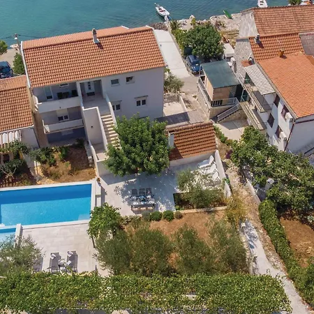 Beautiful In With House Sea View *