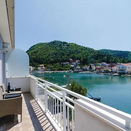 Beautiful In With House Sea View *