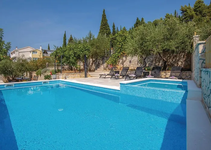 With Sea View Xii بلاتشي