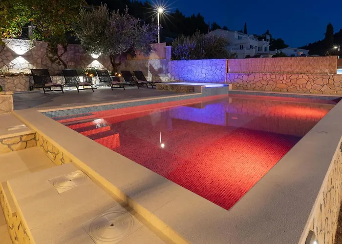 With Sea View Xii بلاتشي