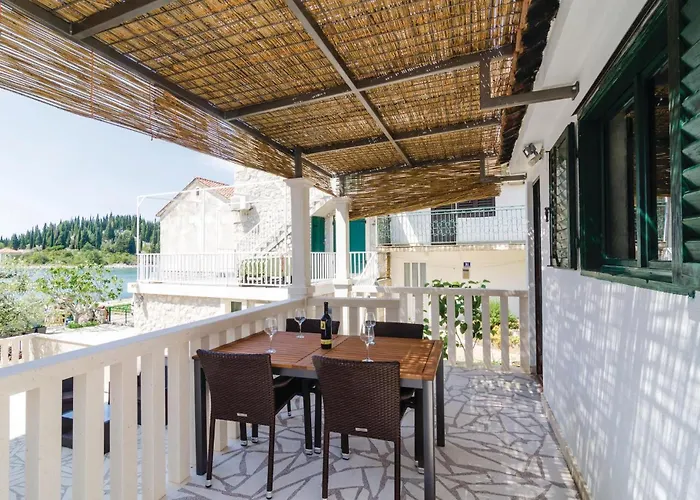 With Sea View Xii بلاتشي